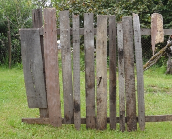 Riječi, čavli i ograda